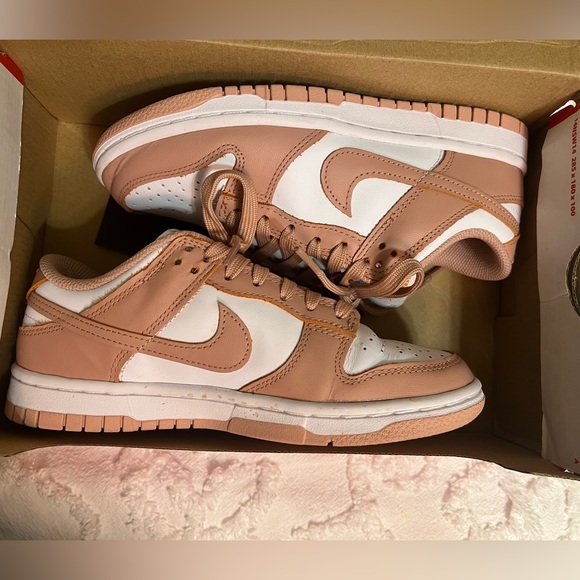 Nike dunks - worn once - Picture 1 of 4